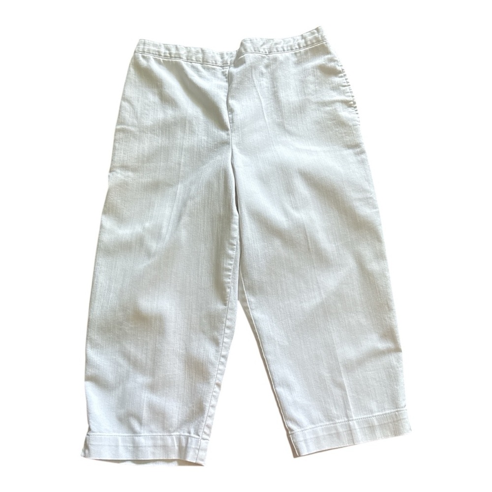 Alfred Dunner White Elastic-Waist Capri Pants - Picture 2 of 3